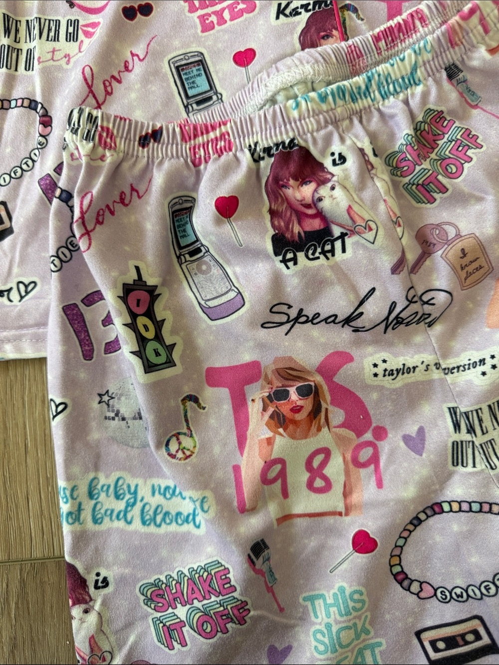 Girls' Taylor Swift Pink Graphic Short Pajama Set size 5 - Picture 2 of 4